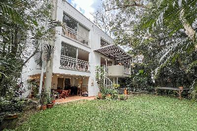 Casa de 3 alcobas en venta en San Lucas, Medellín, 304 m² · foto 2 de 18