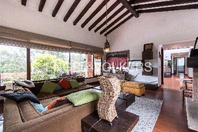 Casa de 4 alcobas en venta en Alto Del Escobero, Medellín, 450 m² · foto 2 de 17