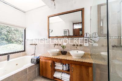 Casa de 4 alcobas en venta en Alto Del Escobero, Medellín, 450 m² · foto 8 de 17