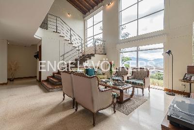 Casa de 4 alcobas en venta en Loma Del Escobero, Medellín, 340 m² · foto 2 de 20