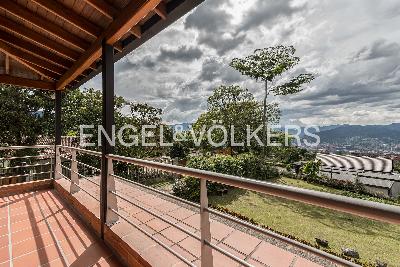 Casa de 4 alcobas en venta en Loma Del Escobero, Medellín, 340 m² · foto 19 de 20
