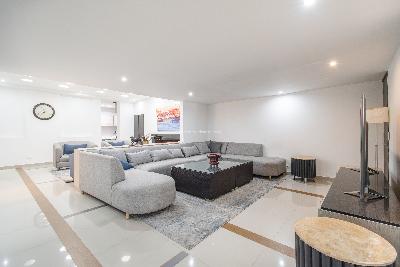 Casa de 5 alcobas en venta en Pontevedra, Bogotá, 473 m² · foto 1 de 20