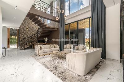 Casa de 4 alcobas en venta en Variante Palmas, Medellín, 904 m² · foto 1 de 20