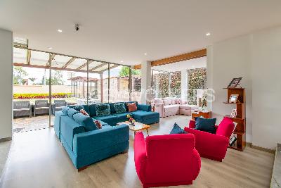 Casa de 3 alcobas en venta en Cajica, Cajicá, 271 m² · foto 2 de 16