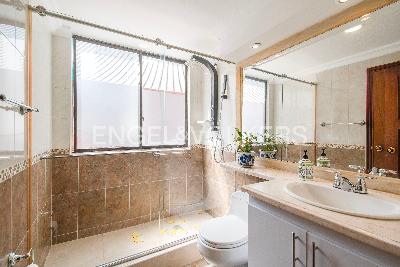 Apartamento de 4 alcobas en venta en Santa Barbara, Bogotá, 206 m² · foto 16 de 17