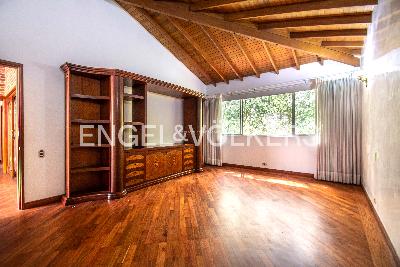 Casa de 4 alcobas en venta en El Poblado, Medellín, 520 m² · foto 9 de 16