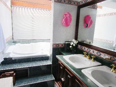 Casa de 4 alcobas en venta en Santa Barbara Alta, Bogotá, 650 m² · foto 9 de 10
