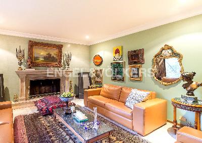 Apartamento de 2 alcobas en venta en Los Rosales, Bogotá, 324 m² · foto 2 de 10