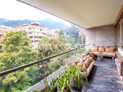 Apartamento de 3 alcobas en venta en Los Rosales, Bogotá, 482 m² · foto 2 de 17