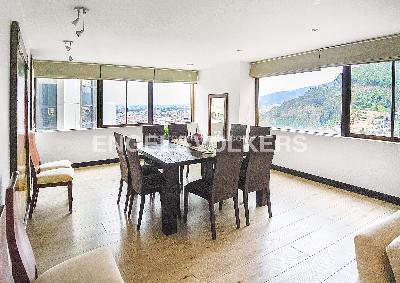 Apartamento de 3 alcobas en venta en Chico Alto, Bogotá, 241 m² · foto 2 de 19