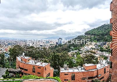 Apartamento de 3 alcobas en venta en Chico Alto, Bogotá, 241 m² · foto 3 de 19