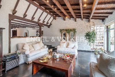 Casa de 4 alcobas en venta en Santa Barbara Central, Bogotá, 561 m² · foto 2 de 18