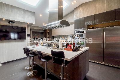 Casa de 4 alcobas en venta en Santa Barbara Central, Bogotá, 561 m² · foto 6 de 18