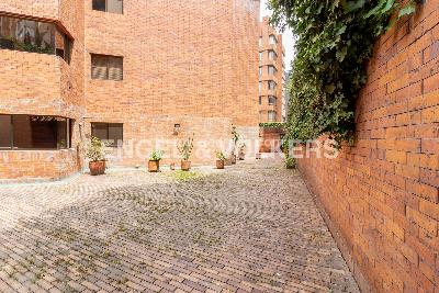 Apartamento de 4 alcobas en venta en Los Rosales, Bogotá, 275 m² · foto 8 de 20