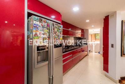 Apartamento de 4 alcobas en venta en Los Rosales, Bogotá, 275 m² · foto 9 de 20