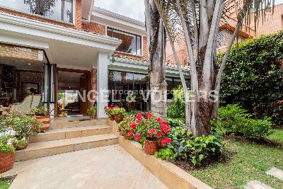 Casa de 5 alcobas en venta en Santa Ana, Bogotá, 471 m² · foto 2 de 20