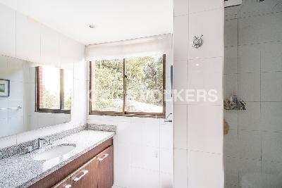 Apartamento de 3 alcobas en venta en Los Rosales, Bogotá, 147 m² · foto 8 de 13