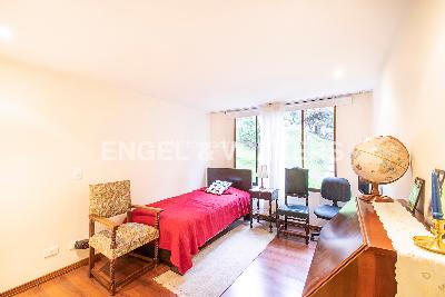Apartamento de 3 alcobas en venta en Los Rosales, Bogotá, 147 m² · foto 11 de 13