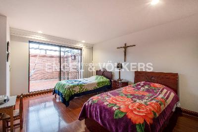 Apartamento de 3 alcobas en venta en Chico Reservado, Bogotá, 199 m² · foto 9 de 15