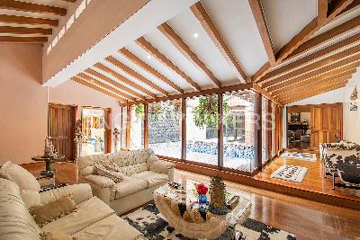 Casa de 5 alcobas en venta en Santa Ana, Bogotá, 925 m² · foto 2 de 18