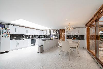 Casa de 5 alcobas en venta en Santa Ana, Bogotá, 925 m² · foto 5 de 18