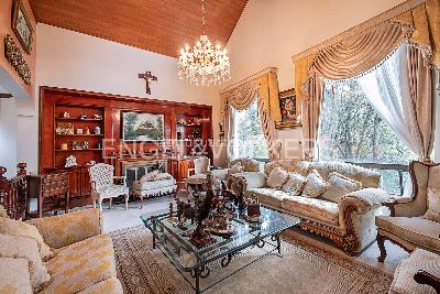 Casa de 3 alcobas en venta en Santa Barbara Alta, Bogotá, 254 m² · foto 2 de 19