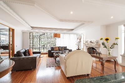 Casa en venta en Santa Barbara Alta, Bogotá · foto 2 de 17