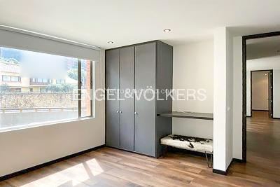 Apartamento de 2 alcobas en venta en Chico Alto, Bogotá, 81 m² · foto 4 de 11