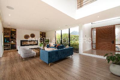 Casa de 3 alcobas en venta en La Calera, Bogotá, 247 m² · foto 3 de 20