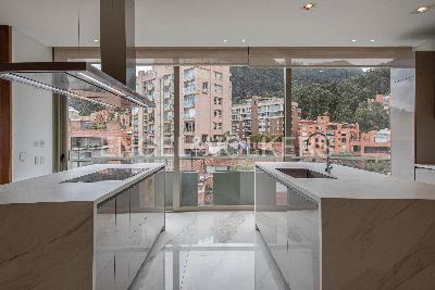 Apartamento de 3 alcobas en venta en Los Rosales, Bogotá, 418 m² · foto 10 de 20