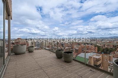 Apartamento de 3 alcobas en venta en Los Rosales, Bogotá, 418 m² · foto 16 de 20
