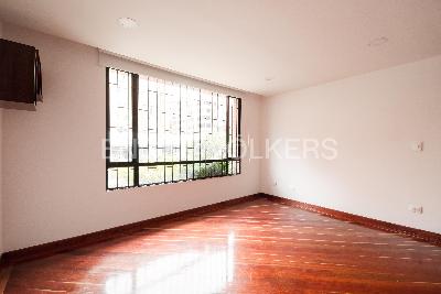 Apartamento de 2 alcobas en venta en Chico Virrey, Bogotá, 166 m² · foto 10 de 14