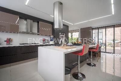 Casa de 4 alcobas en venta en Santa Barbara Alta, Bogotá, 1064 m² · foto 10 de 14