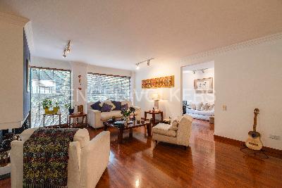 Apartamento de 3 alcobas en venta en Los Rosales, Bogotá, 209 m² · foto 2 de 19