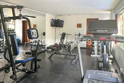 Apartamento de 3 alcobas en venta en Los Rosales, Bogotá, 209 m² · foto 18 de 19