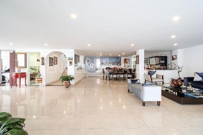 Apartamento de 4 alcobas en venta en Santa Barbara, Bogotá, 286 m² · foto 2 de 20