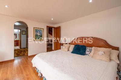 Apartamento de 4 alcobas en venta en Los Rosales, Bogotá, 247 m² · foto 14 de 19