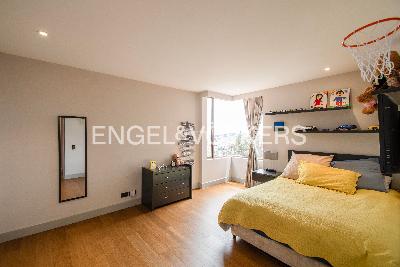 Apartamento de 3 alcobas en venta en Chico Alto, Bogotá, 249 m² · foto 13 de 19