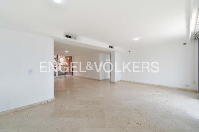 Apartamento de 4 alcobas en venta en El Tesoro, Medellín, 261 m² · foto 2 de 12