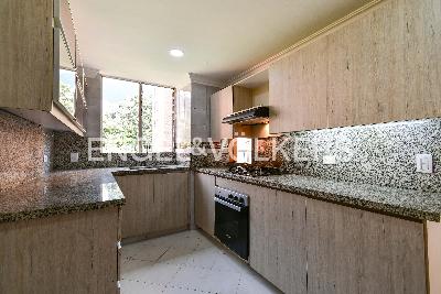 Apartamento de 4 alcobas en venta en El Tesoro, Medellín, 261 m² · foto 5 de 12