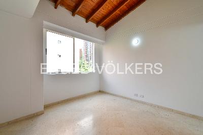 Apartamento de 4 alcobas en venta en El Tesoro, Medellín, 261 m² · foto 9 de 12