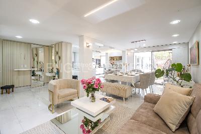 Casa de 3 alcobas en venta en Pontevedra, Bogotá, 317 m² · foto 2 de 20