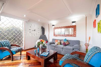 Casa de 3 alcobas en venta en Cerros De Niza, Bogotá, 201 m² · foto 2 de 20