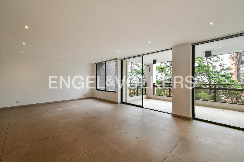 Spacious 3BR Apartment with Balcony in Provenza - 4