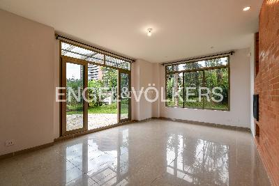Casa de 4 alcobas en venta en Altos Del Poblado, Medellín, 326 m² · foto 3 de 19