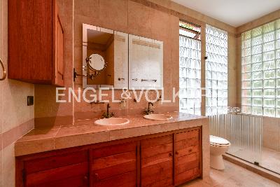 Casa de 4 alcobas en venta en Altos Del Poblado, Medellín, 326 m² · foto 11 de 19