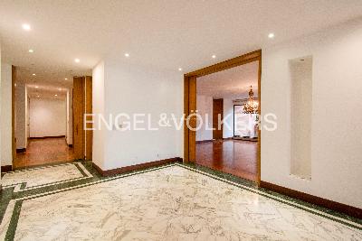 Apartamento de 5 alcobas en venta en Los Rosales, Bogotá, 479 m² · foto 4 de 20