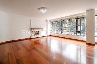 Apartamento de 3 alcobas en venta en Santa Barbara Occidental, Bogotá, 238 m² · foto 2 de 20