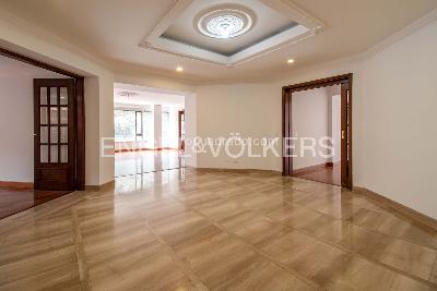 Apartamento de 3 alcobas en venta en Santa Barbara Occidental, Bogotá, 238 m² · foto 3 de 20