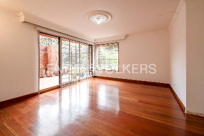 Apartamento de 3 alcobas en venta en Santa Barbara Occidental, Bogotá, 238 m² · foto 6 de 20